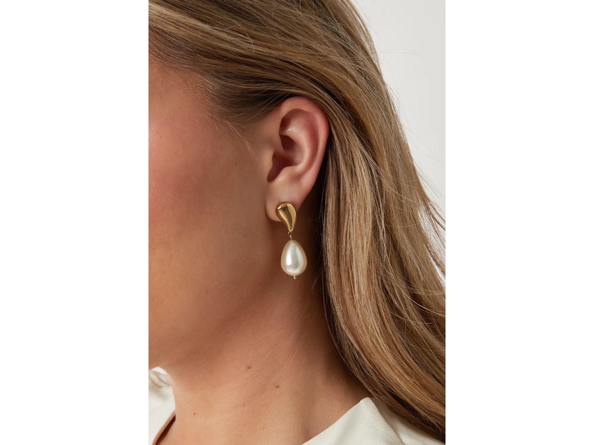 Gold teardrop earrings with pearl drop